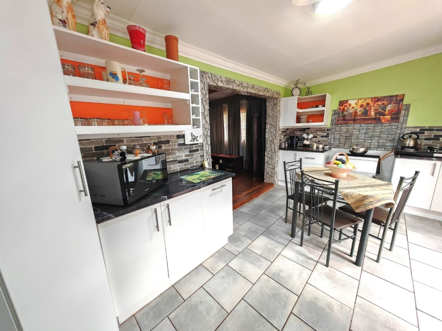7 Bedroom Property for Sale in Bayswater Free State